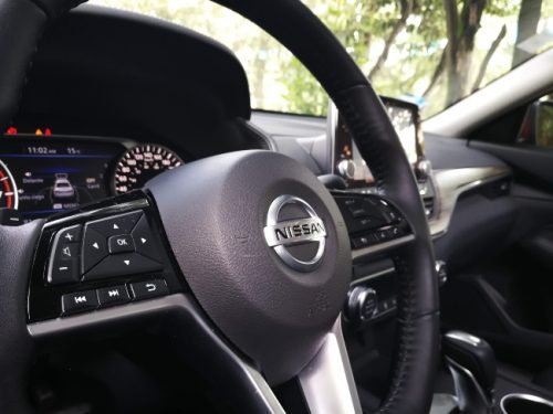 Detalle del volante Nissan Altima 2020