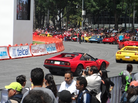 F1 FS Desfile Ferraris