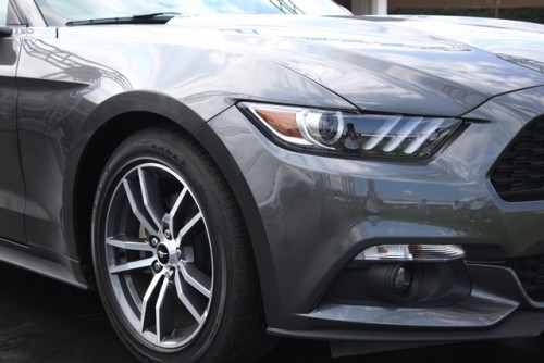 Ford Mustang ST frente detalle