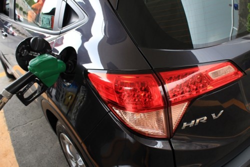 Honda HRV 2016 prueba cargando gasolina
