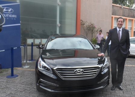 Hyundai Sonata con Pedro Albarrán