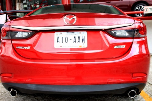 Mazda 6 2016 atrás