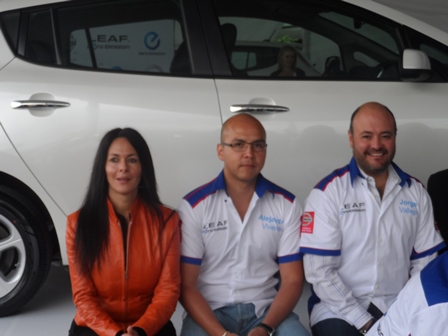 Nissan Leaf lanzamiento Jorge Vallejo y grupo
