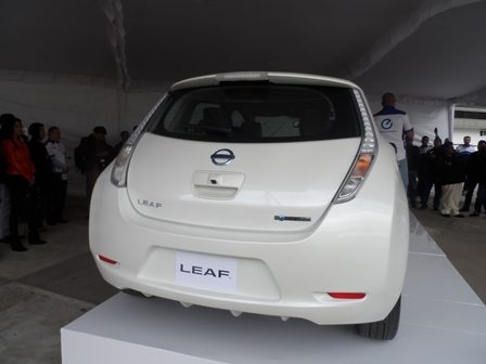 Nissan Leaf lanzamiento atrás 2