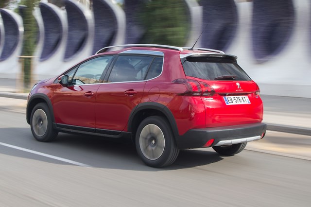  Peugeot    .– Pura tecnología tres cil  .  turbo   bhp; propuesta francesa – ALVOLANTE.INFO