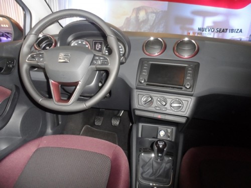 SEAT Ibiza 2016 volante y pantalla