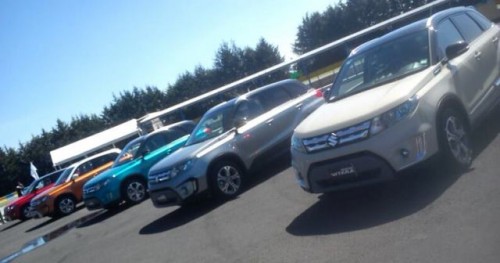 Suzuki Vitara prueba fila de camionetas