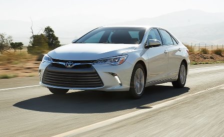 Toyota Camry 2015 frente lateral