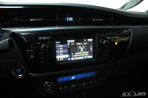 Toyota Corolla 2015 pantalla