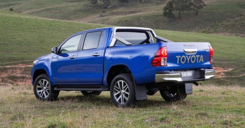 Toyota Hilux 2016 atrás lateral