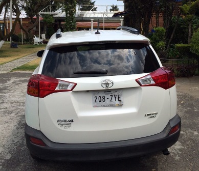 Toyota RAV 2015 atrás