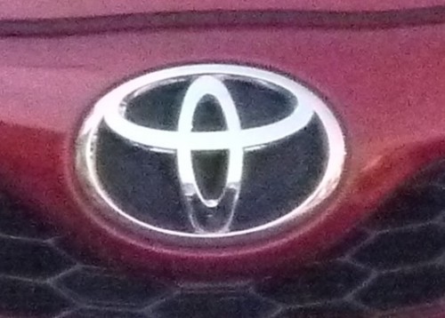 Toyota logo en auto