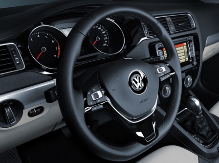 VW Jetta VI 2015 volante